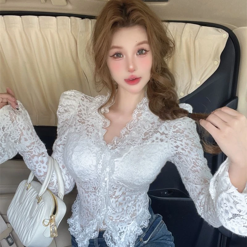 秋冬季新款2024时尚花边v领蕾丝衫气质百搭显瘦泡泡袖镂空修身