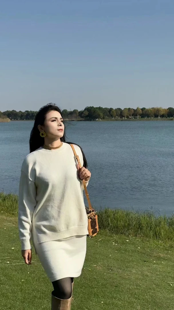 2024年秋冬新款气质时尚网红落肩袖