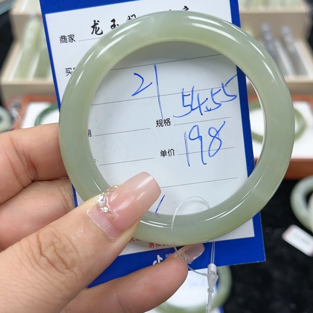 【闪购商品】和田玉手镯未镶嵌利****宝
