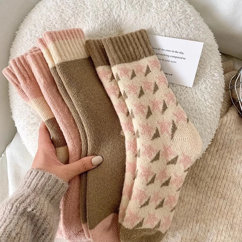 袜子女秋冬加厚秋冬款中筒网红款高筒保暖纯色毛圈袜子冬季加厚绒