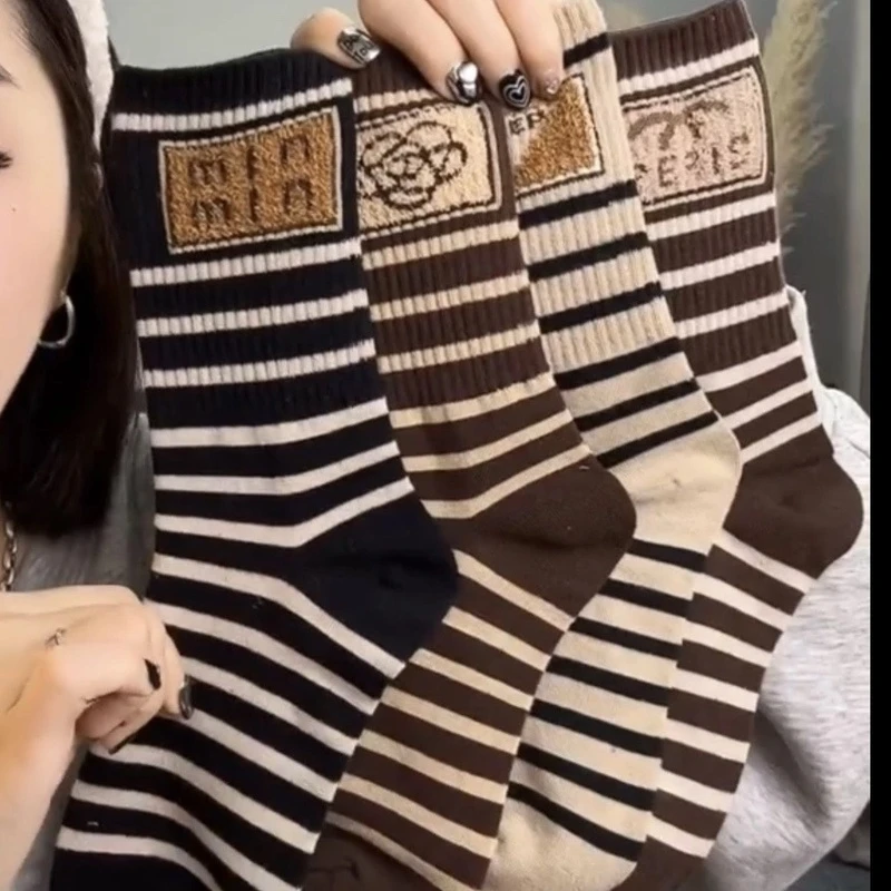 袜子女长筒秋冬厚款美拉德色系纯棉外穿可爱字母条纹网红爆款