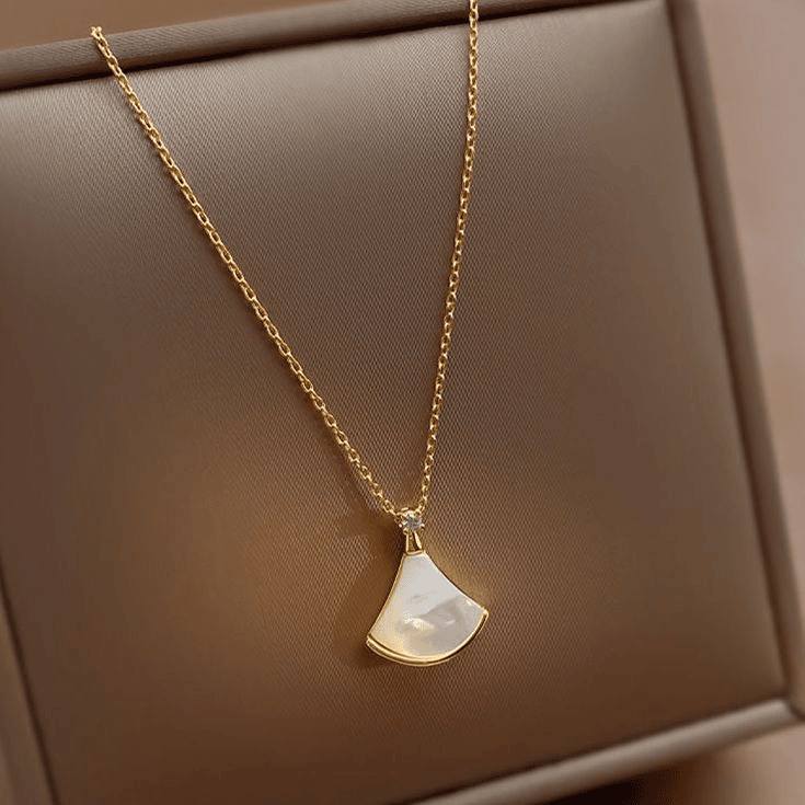 白贝贝扇形小裙子锁骨链女设计感银杏叶吊坠颈链