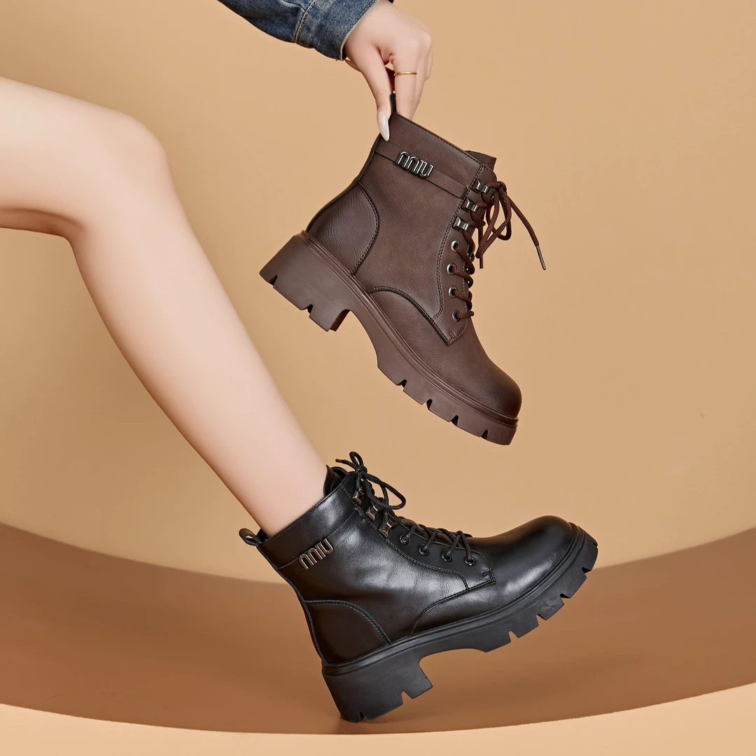 秋冬季新款时尚马丁靴英伦风增高百搭女单靴加绒保暖真皮厚底靴子