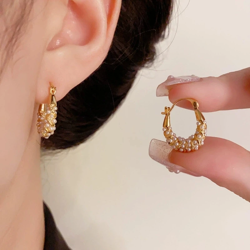 铜合金仿珍珠耳饰 2025新款爆款A26耳饰时尚轻奢珠珠麻花耳扣气质