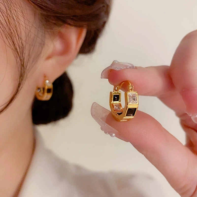 铜合金锆石耳饰 2025新款爆款耳饰韩式高级感时尚几何耳扣气质