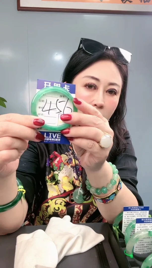 【闪购商品】石英质玉手镯未镶嵌非洲翠