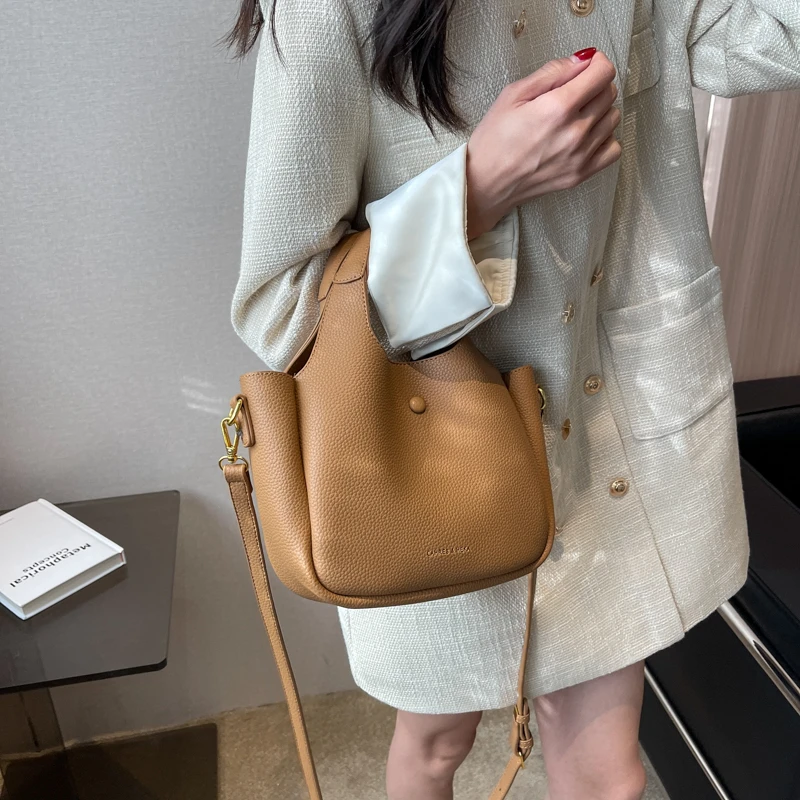 2023新款小众高级感手提包女包气质百搭斜挎包单肩包水桶包韩版