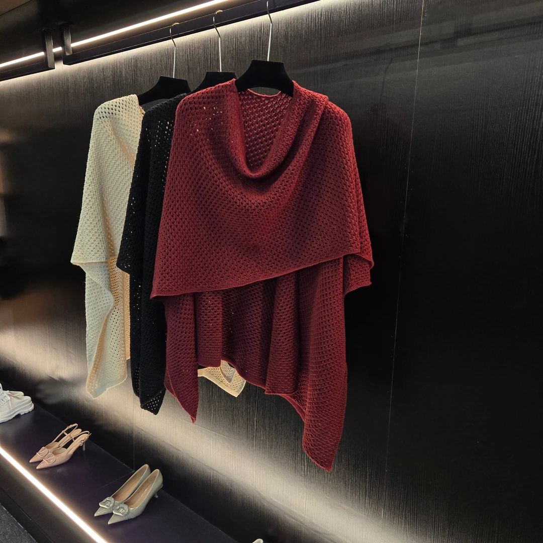 秋冬经典轻奢纯色高级感披肩针织开衫镂空围巾两穿披风·D1091