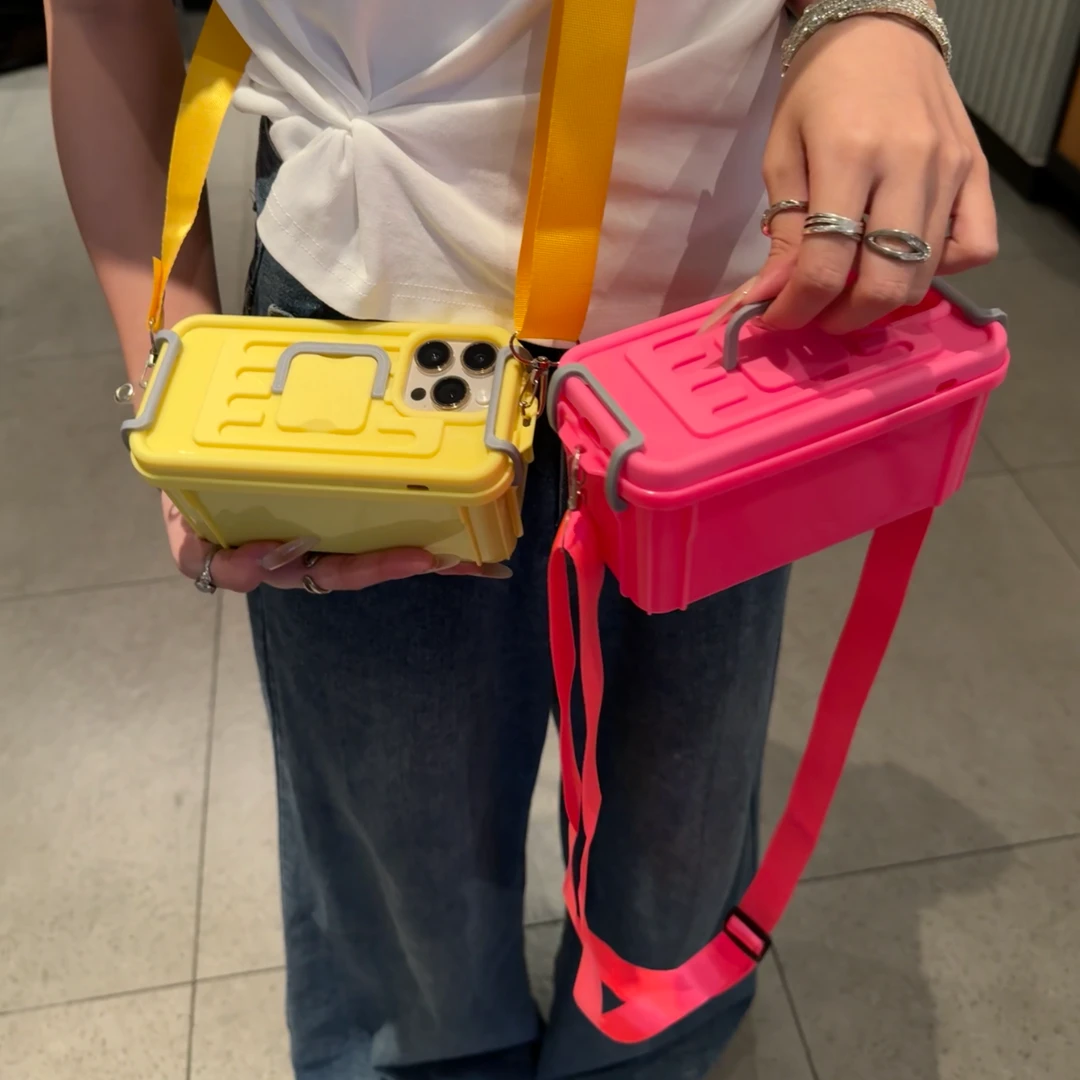 新款收纳箱斜跨挂绳适用苹果15iPhone16promax手机壳华为pura70女