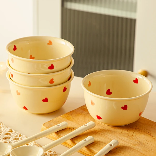 奶油桃心陶瓷4.5英寸碗4个装可爱家用碗米饭碗浪漫碗吃面碗ins