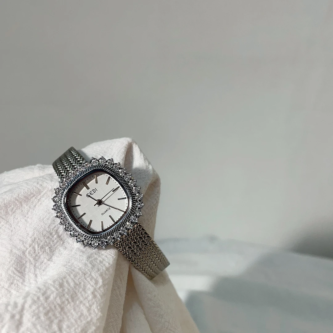 精致高级感镶钻太阳花表盘麦穗表带简约设计感女生平价防水手表女