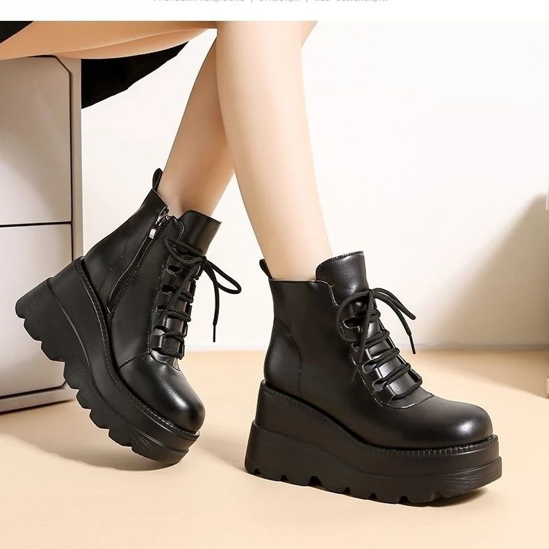 轻便短靴女增高2024春秋季新款厚底防滑马丁松糕靴低帮女靴子