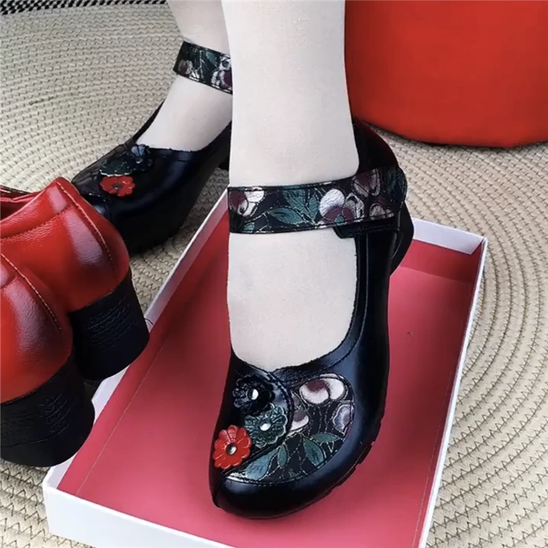 单鞋女真皮圆头粗跟民族风复古浅口皮鞋魔术贴花朵防滑软底妈妈鞋