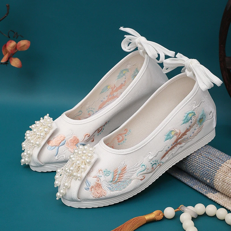 春秋原创搭配古风汉服鞋子女内增制古装高明汉元素翘头刺绣花布鞋