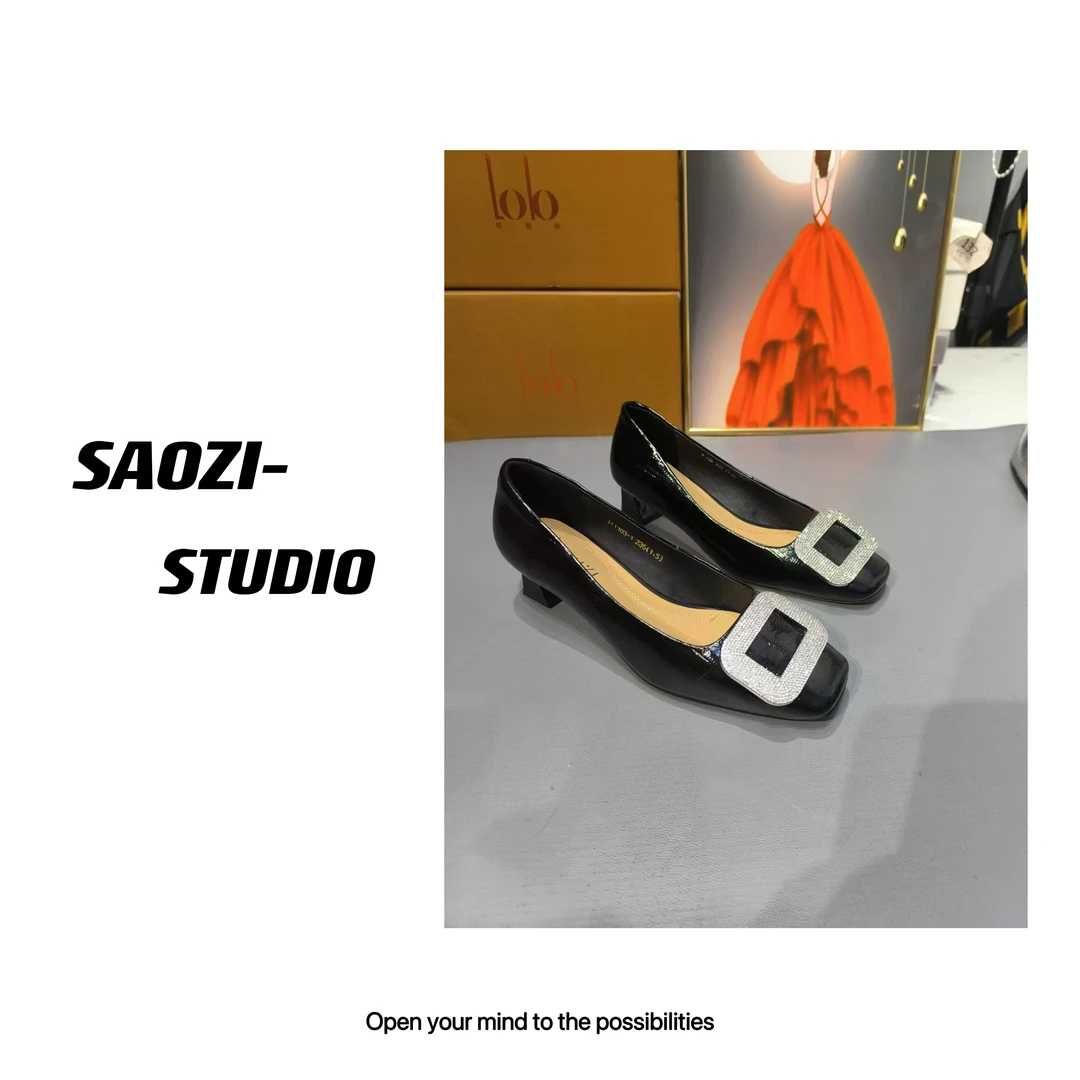 1103-复古方头水钻粗跟单鞋女2024新款通勤上班鞋舒适跟鞋