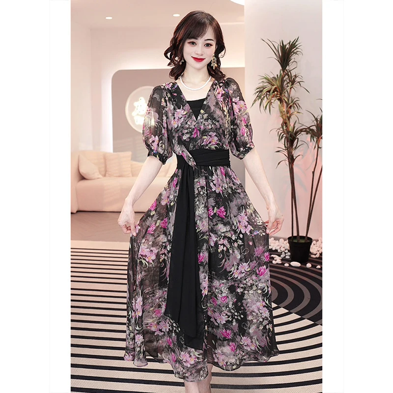 现货2025夏季新款【5006】高级感轻奢气质小众黑色v领收腰连衣裙子