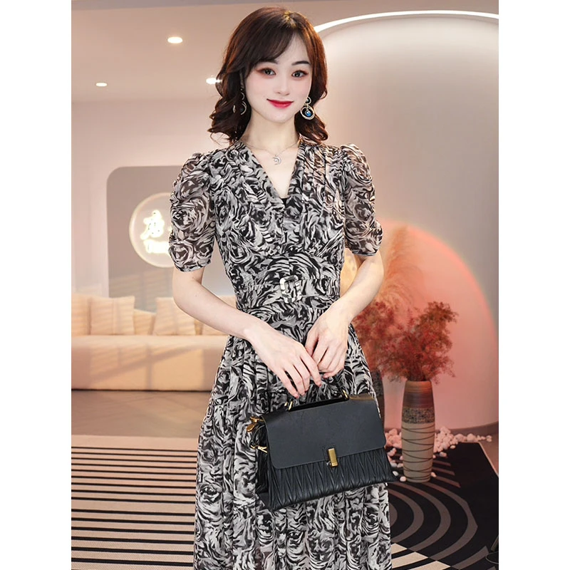 2025夏季【ZF-57】轻奢女装法式气质赫本风v领收腰显瘦连衣裙