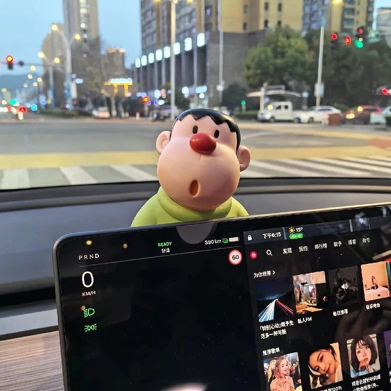 歪头胖虎车载摆件汽车装饰品2024新款车顶尾部玩偶车外部公仔挂件