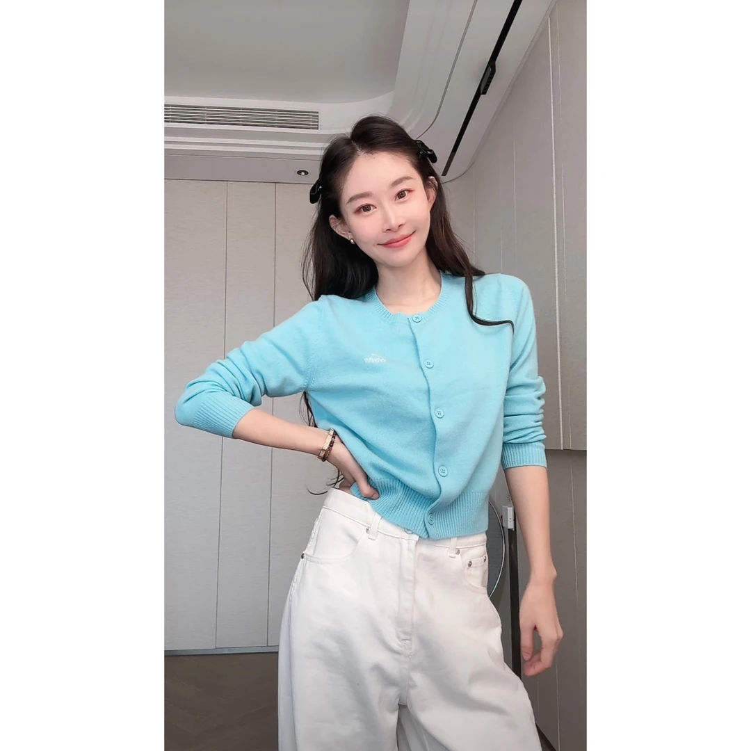 鹿宝贝私服【RUNAWAY】秋冬新款简约提花山羊绒v领纯色气质针织套衫