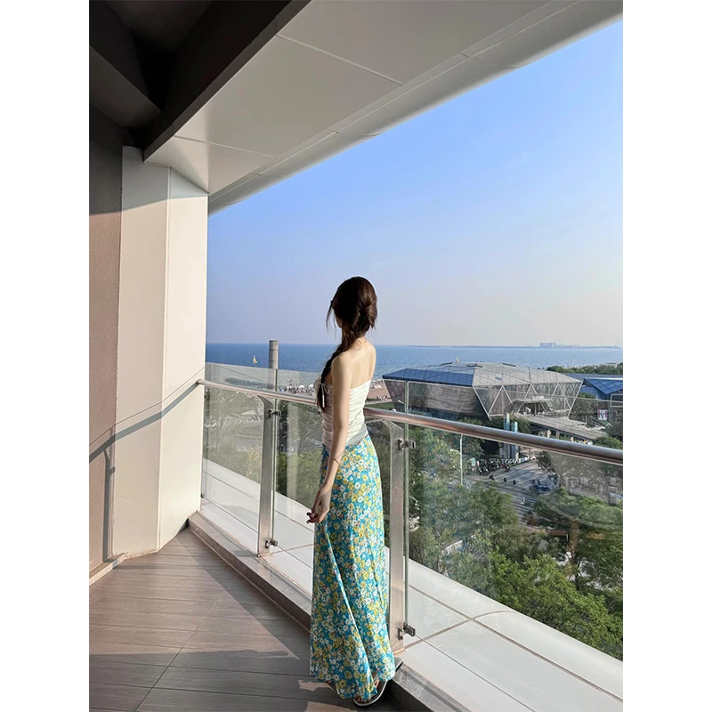 海边度假风套装女夏季2024年新款白色抹胸上衣碎花裙半身裙两件套