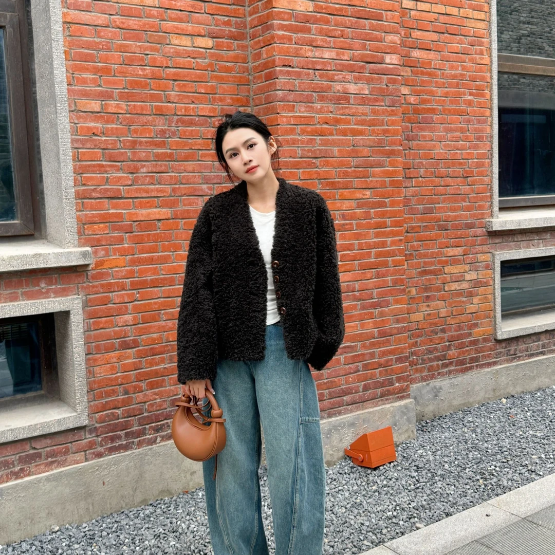 2024秋冬新款气质短款时尚休闲设计师慵懒风纯色圈圈毛休闲外套06