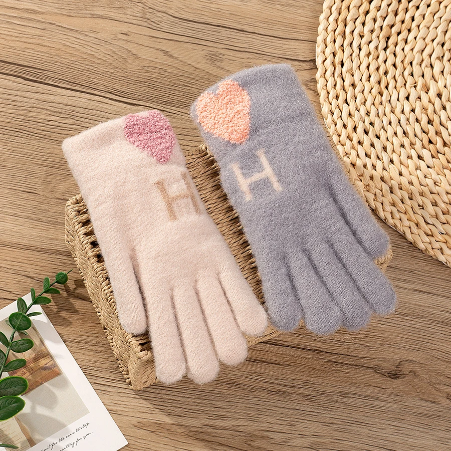 2023女款秋冬保暖手套女士暖秋爱心柔软可触屏全指分指纯色手套