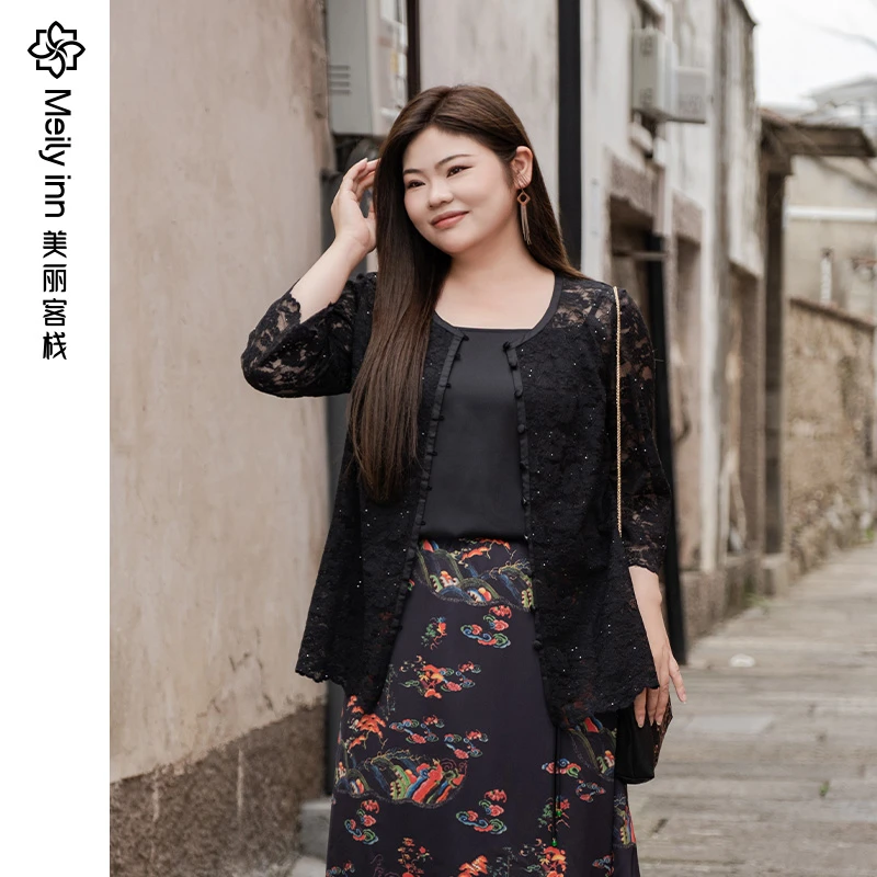 新中式美丽客栈气质高级上衣女夏大码胖mm洋气镂空时尚春装蕾丝衫