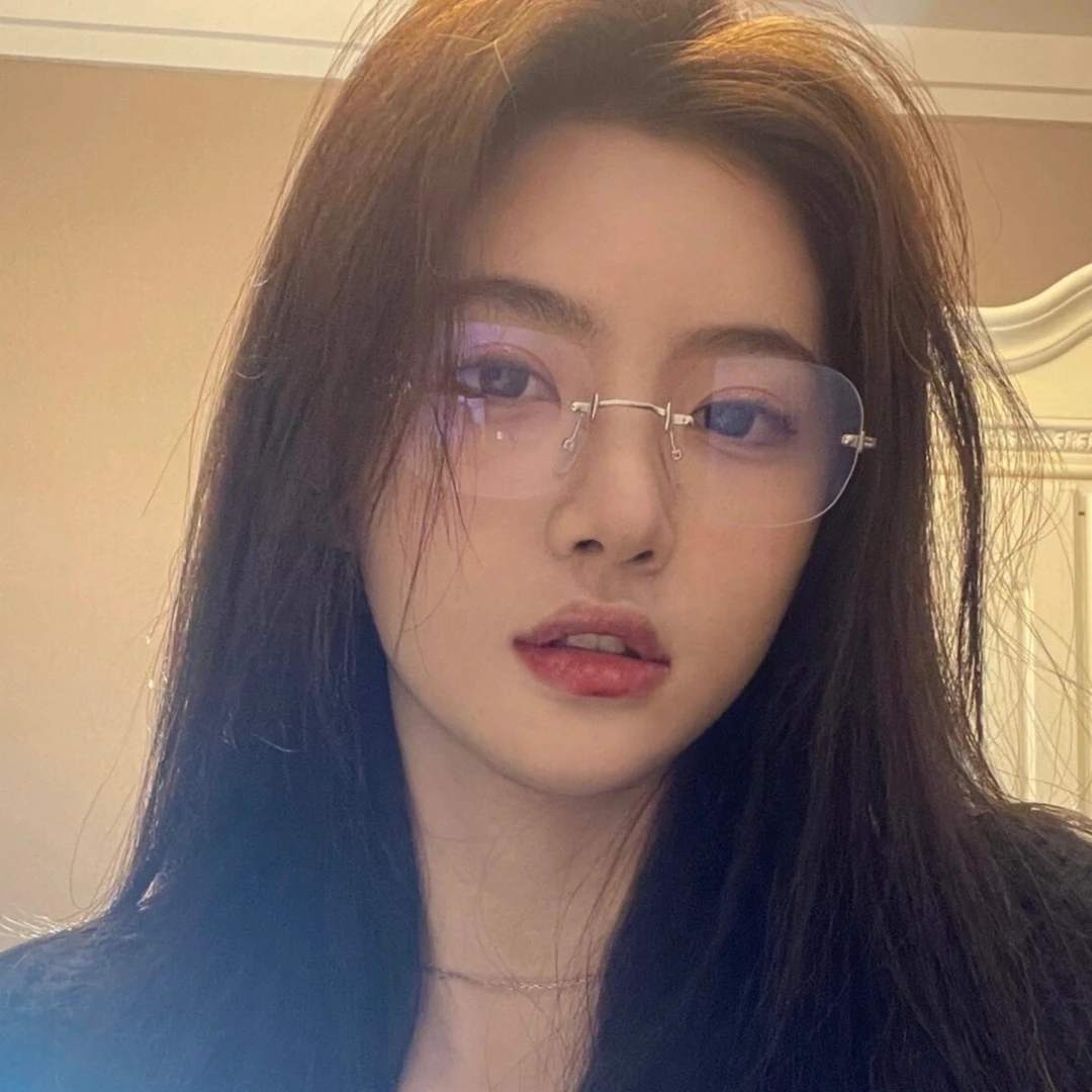 【YINGZI】纯欲无框近视眼镜女可配度数防蓝光显瘦高级感无边框金丝