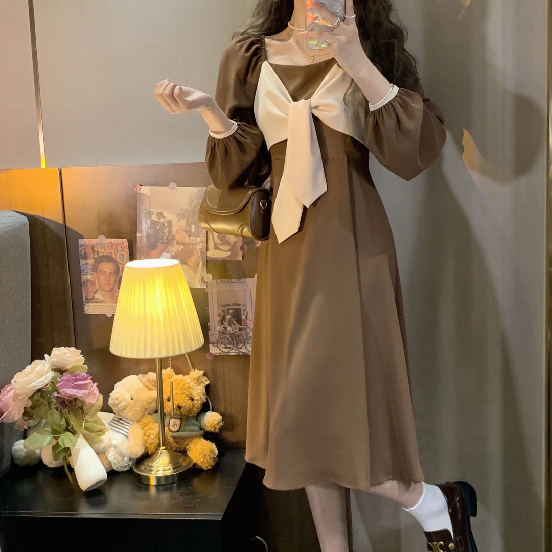 2024秋季宽松法式显瘦遮肚子洋气中长款大码女装复古方领连衣裙