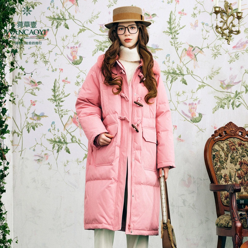 菀壹2024冬季新款羽绒服女牛角扣设计中长款直筒面包服Y08700351