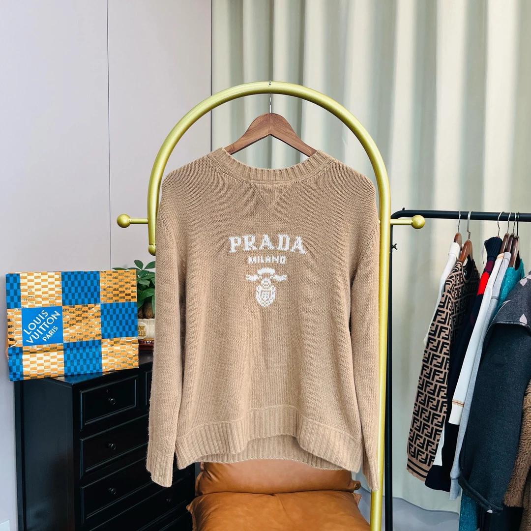 prada/普拉达 粉色经典盾牌logo毛衣 42码 99新/无配件
