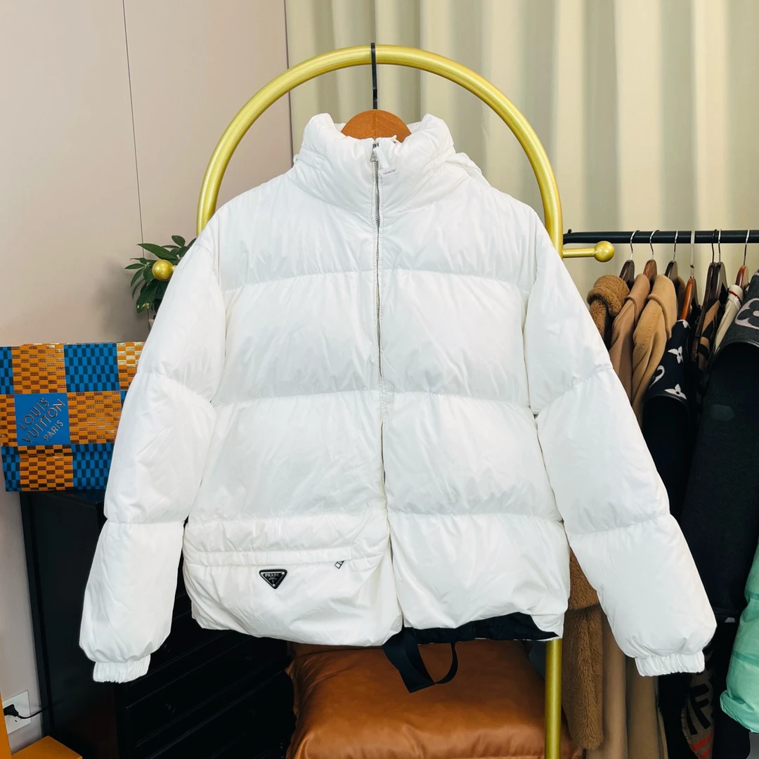 Prada/普拉达 白色下摆三角标羽绒服
