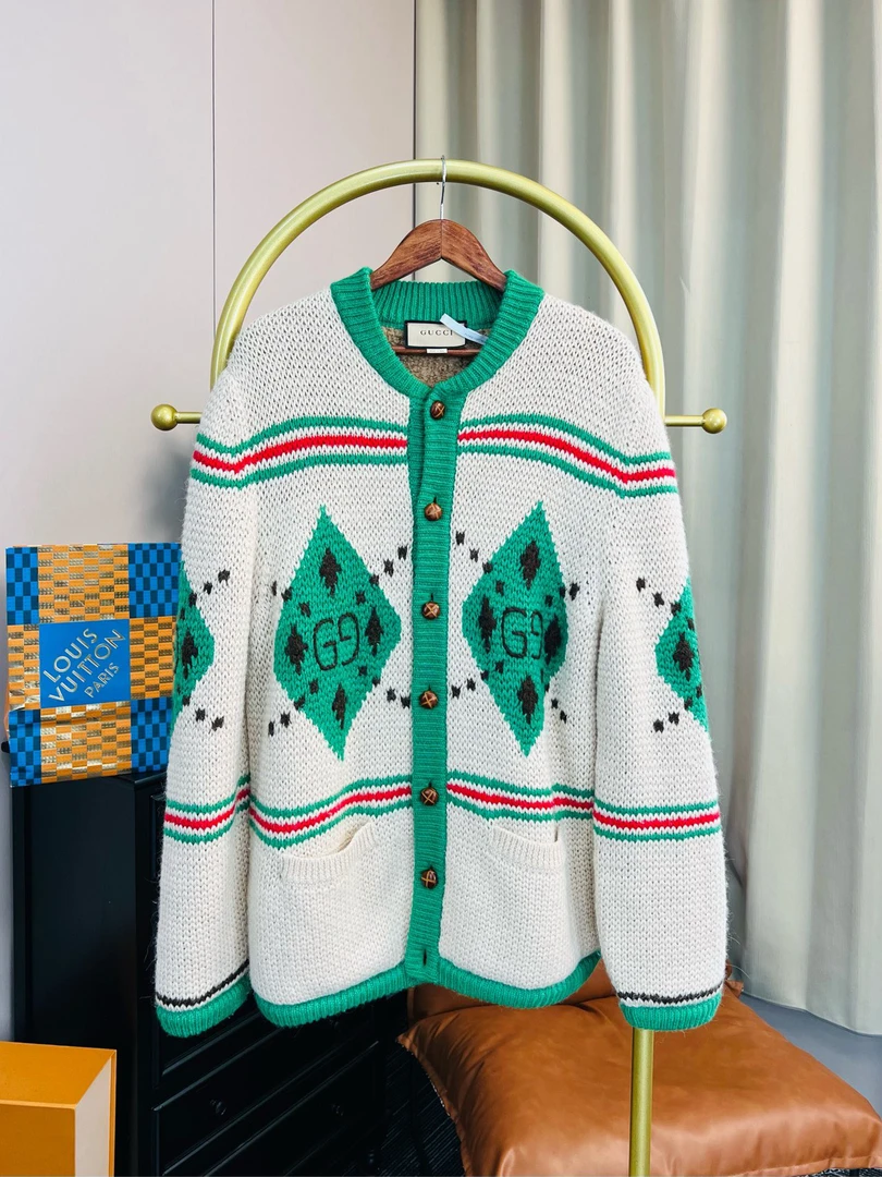 gucci/古驰白绿新款木扣针织外套m码99新