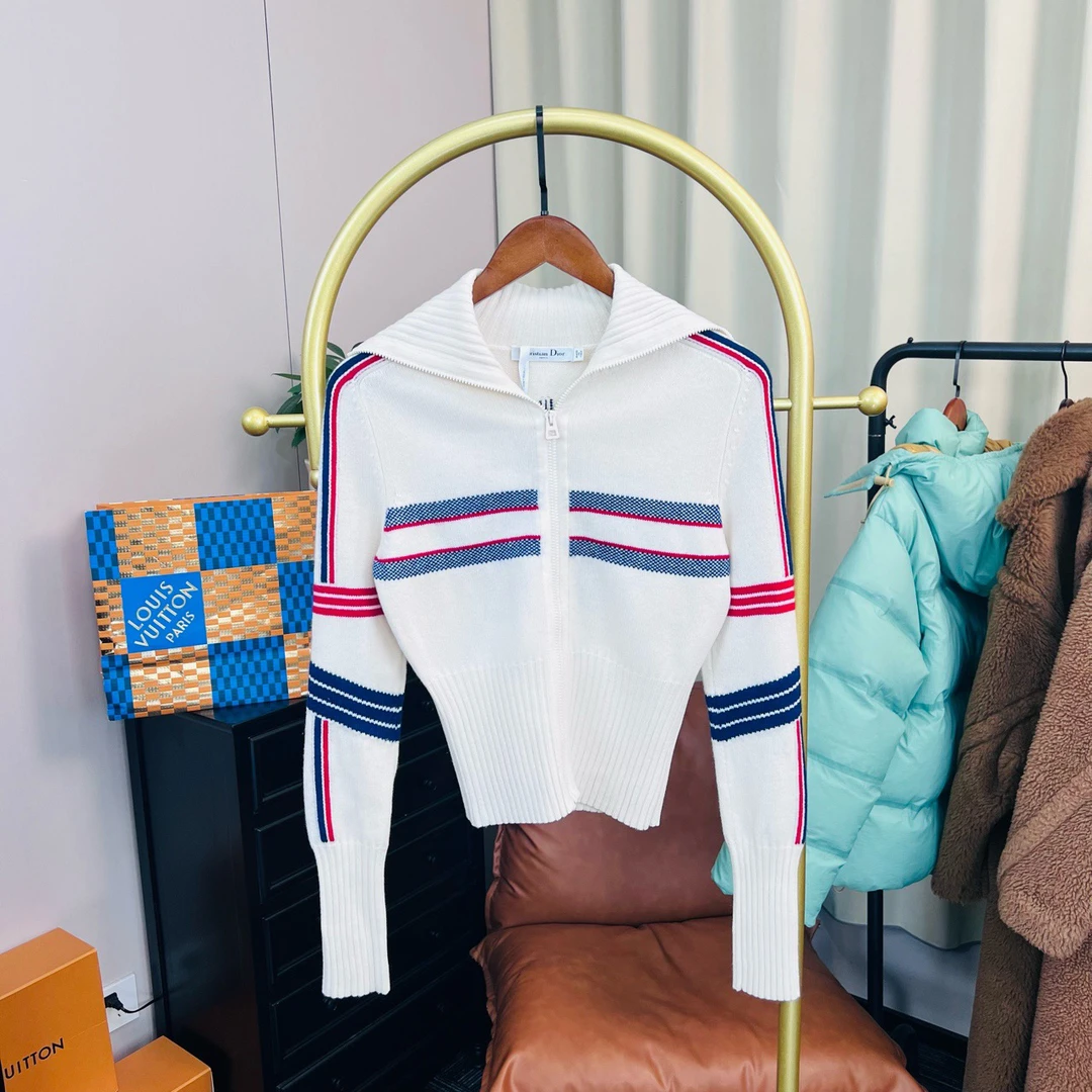 dior/迪奥白色五芒星滑雪系列拉链外套36码99新/无配件