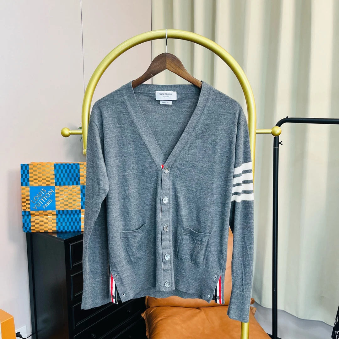 thom browne/汤姆布朗 深灰色4扣开衫 4码/99新 无配件