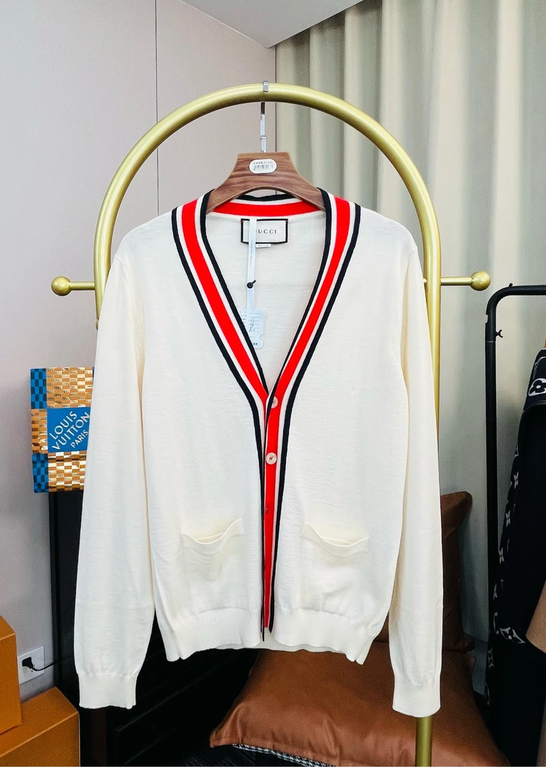 Gucci/古驰 白色珍珠扣开衫 m码 99新/无配件