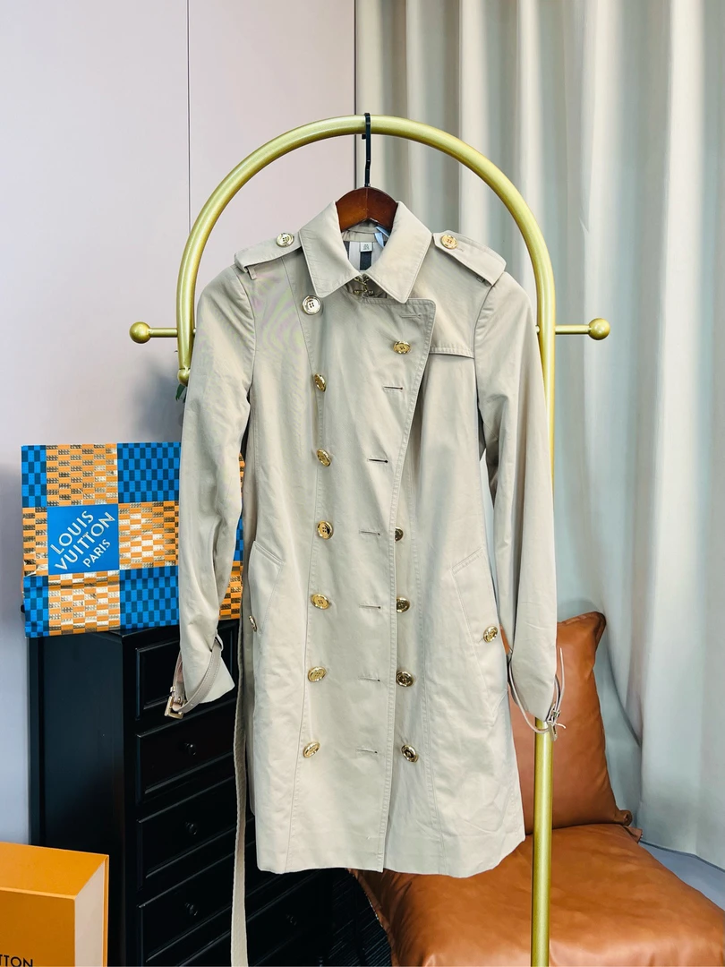 Burberry/博柏利 卡其色双排扣风衣 99新 UK6码 柜柜8600