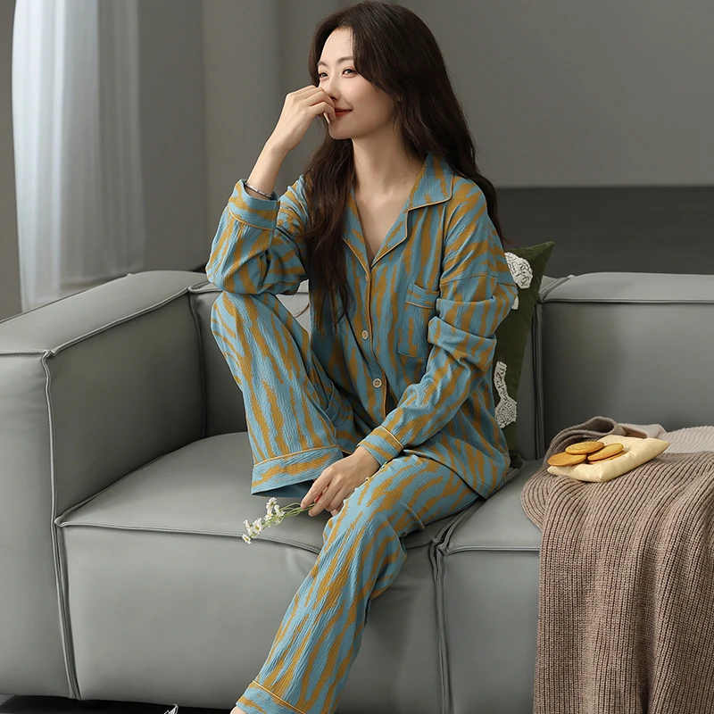 春秋季新款开衫翻领长袖睡衣女带胸垫大码宽松休闲简约家居服套装