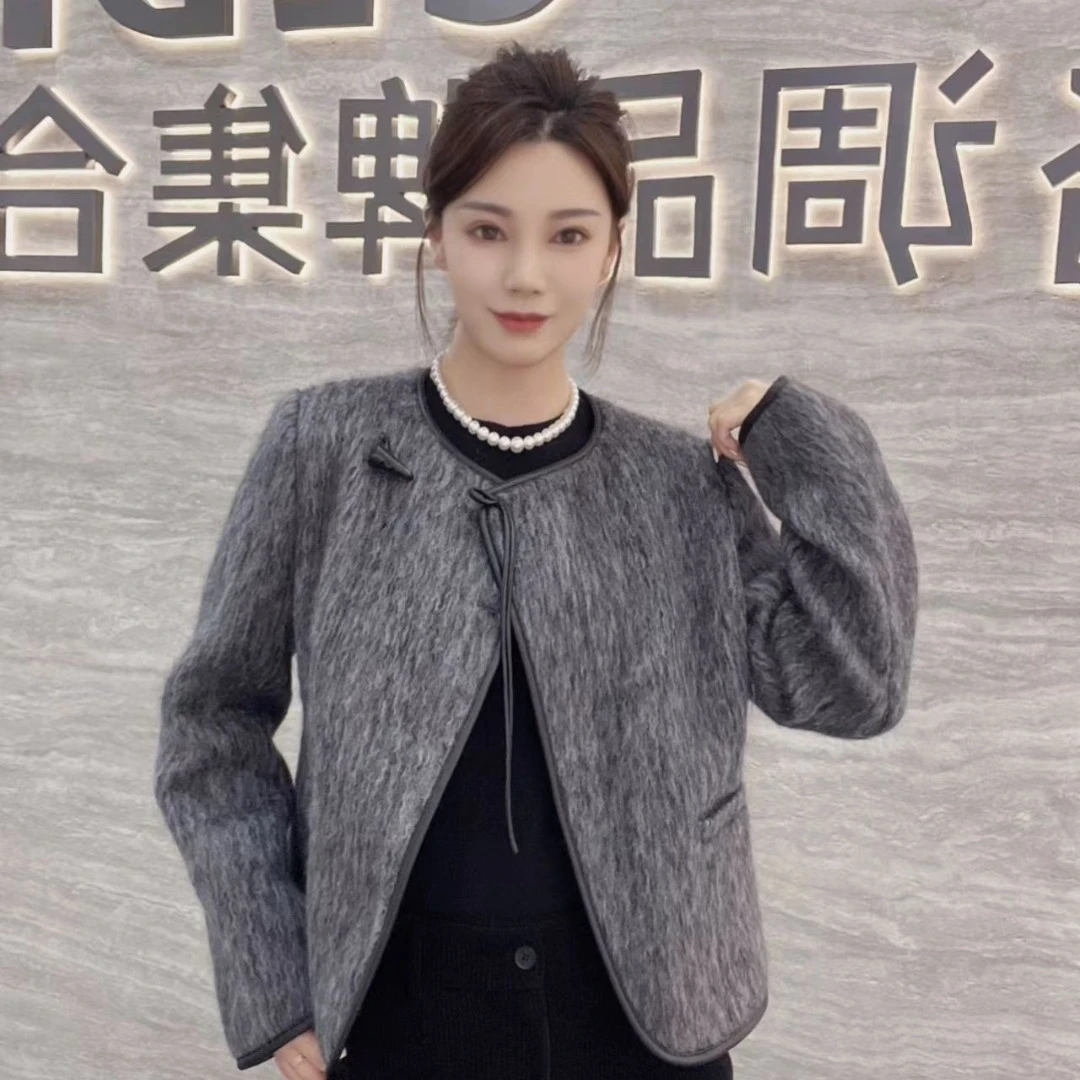 时尚百搭灰色正肩简约显瘦轻奢短款大衣