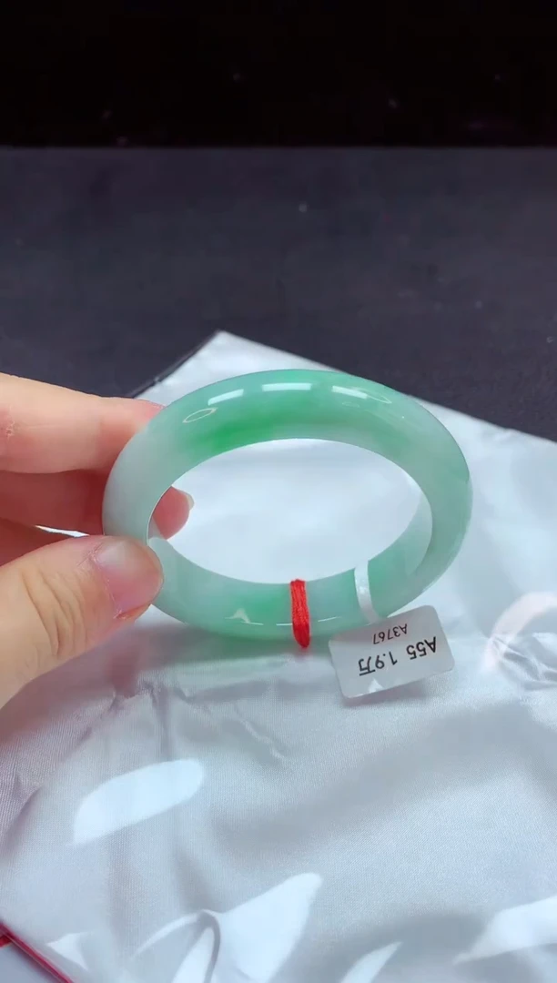 【闪购商品】翡翠手镯未镶嵌镯子55