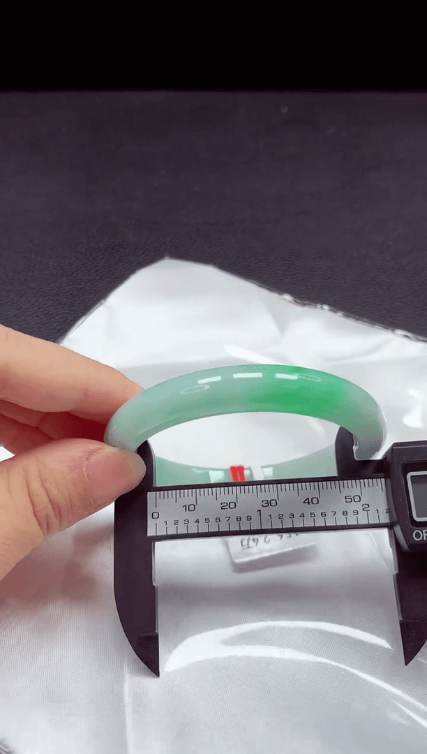 【闪购商品】翡翠手镯未镶嵌手镯56