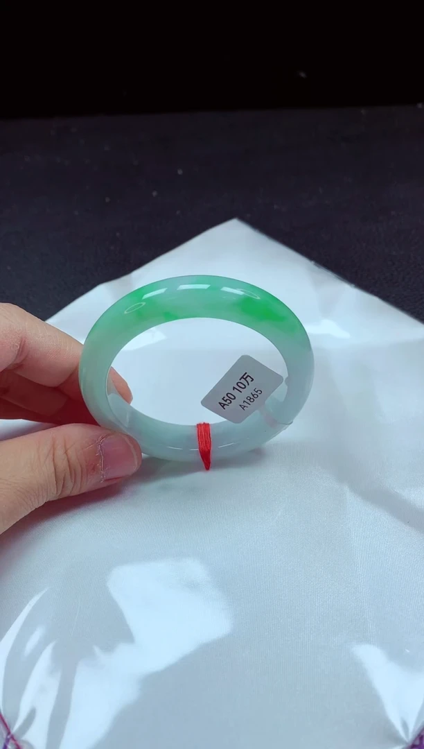 【闪购商品】翡翠手镯未镶嵌镯子50