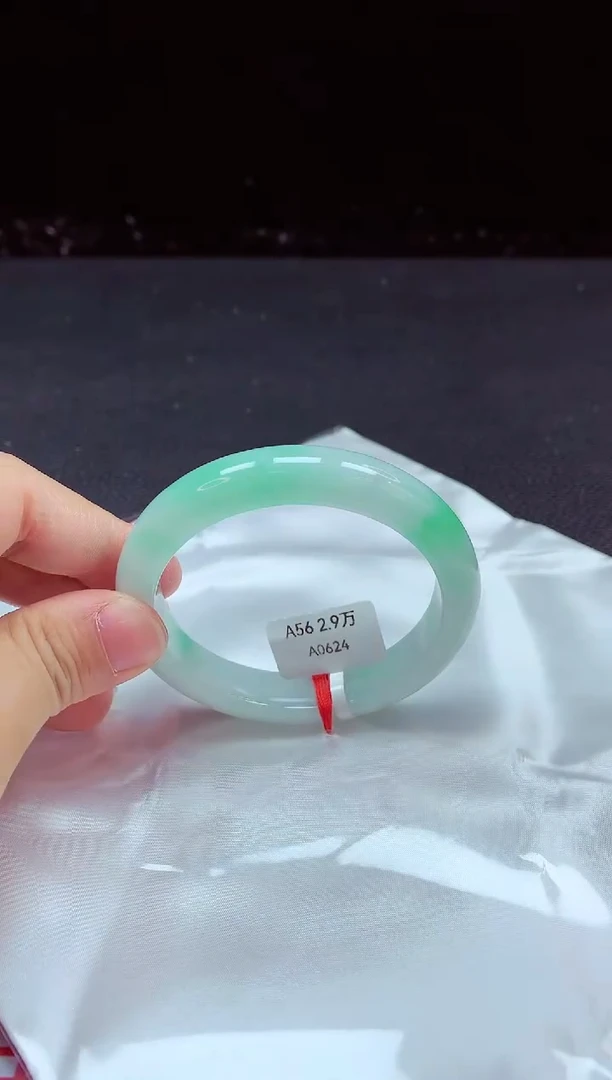 【闪购商品】翡翠手镯未镶嵌镯子56