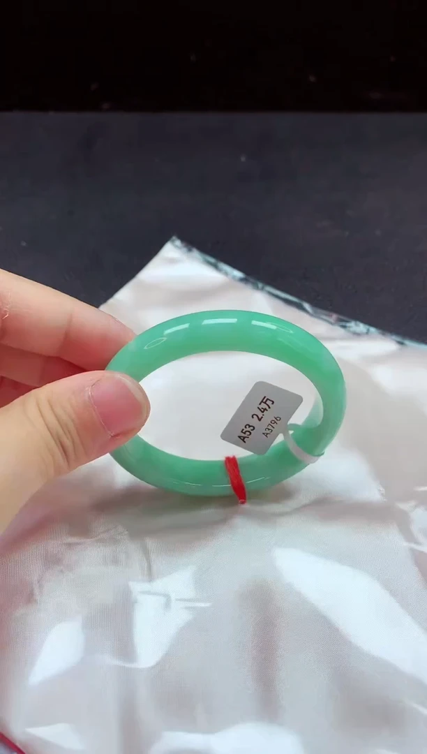 【闪购商品】翡翠手镯未镶嵌贵妃53+