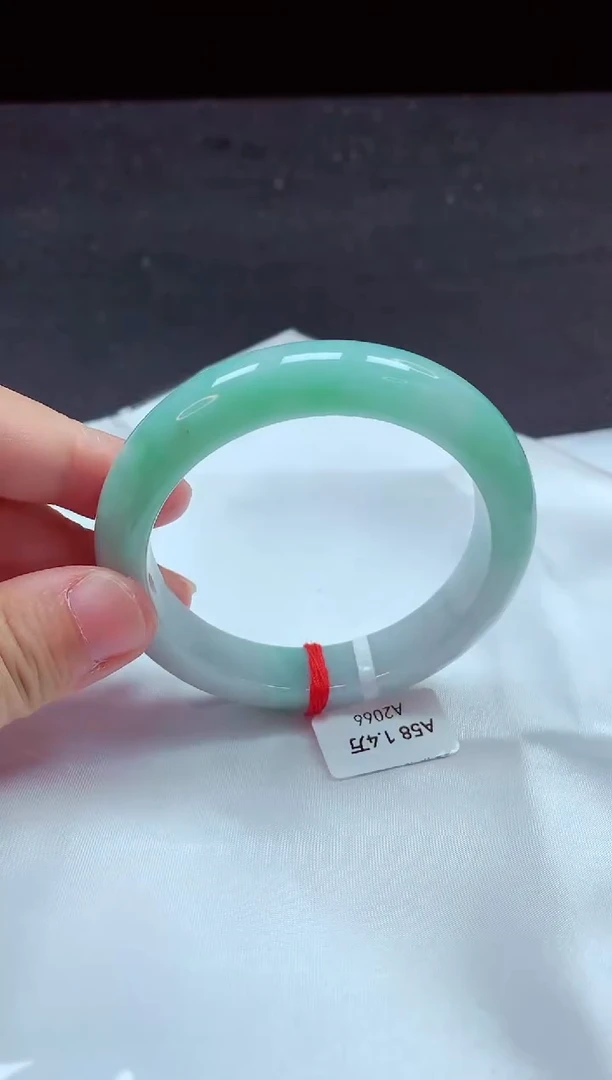 【闪购商品】翡翠手镯未镶嵌手镯58
