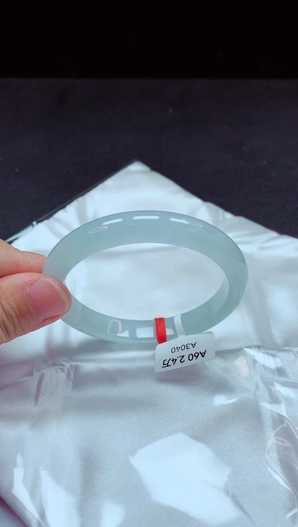 【闪购商品】翡翠手镯未镶嵌镯子60