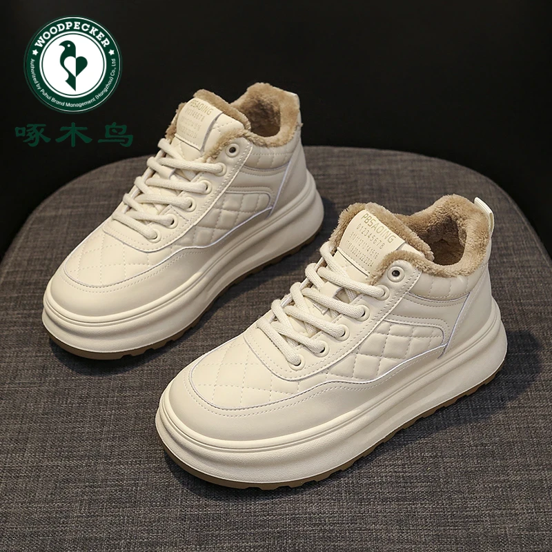 啄木鸟小白鞋女加绒款2025秋冬新款平底厚底板鞋皮面棉鞋女休闲鞋