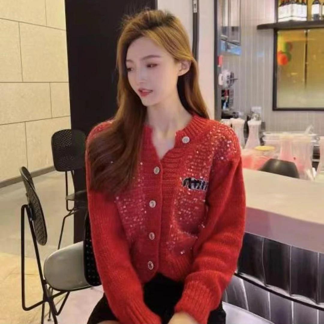 高级感超好看新年红色亮片针织开衫女秋冬季慵懒风圆领毛衣外套潮
