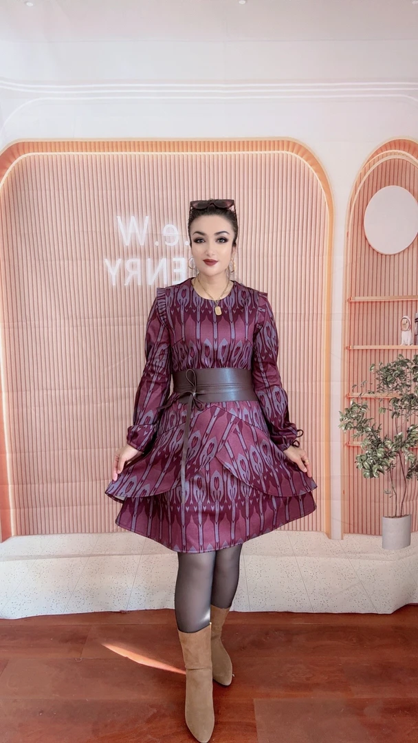 秋冬蕾丝气质长袖复古春季紫色百褶拼接时尚白搭显瘦连衣裙