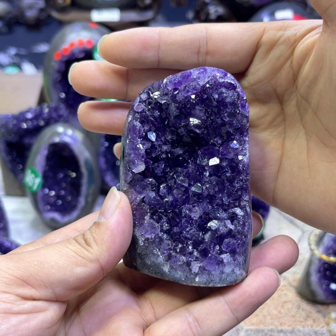 水晶摆件未镶嵌紫水晶